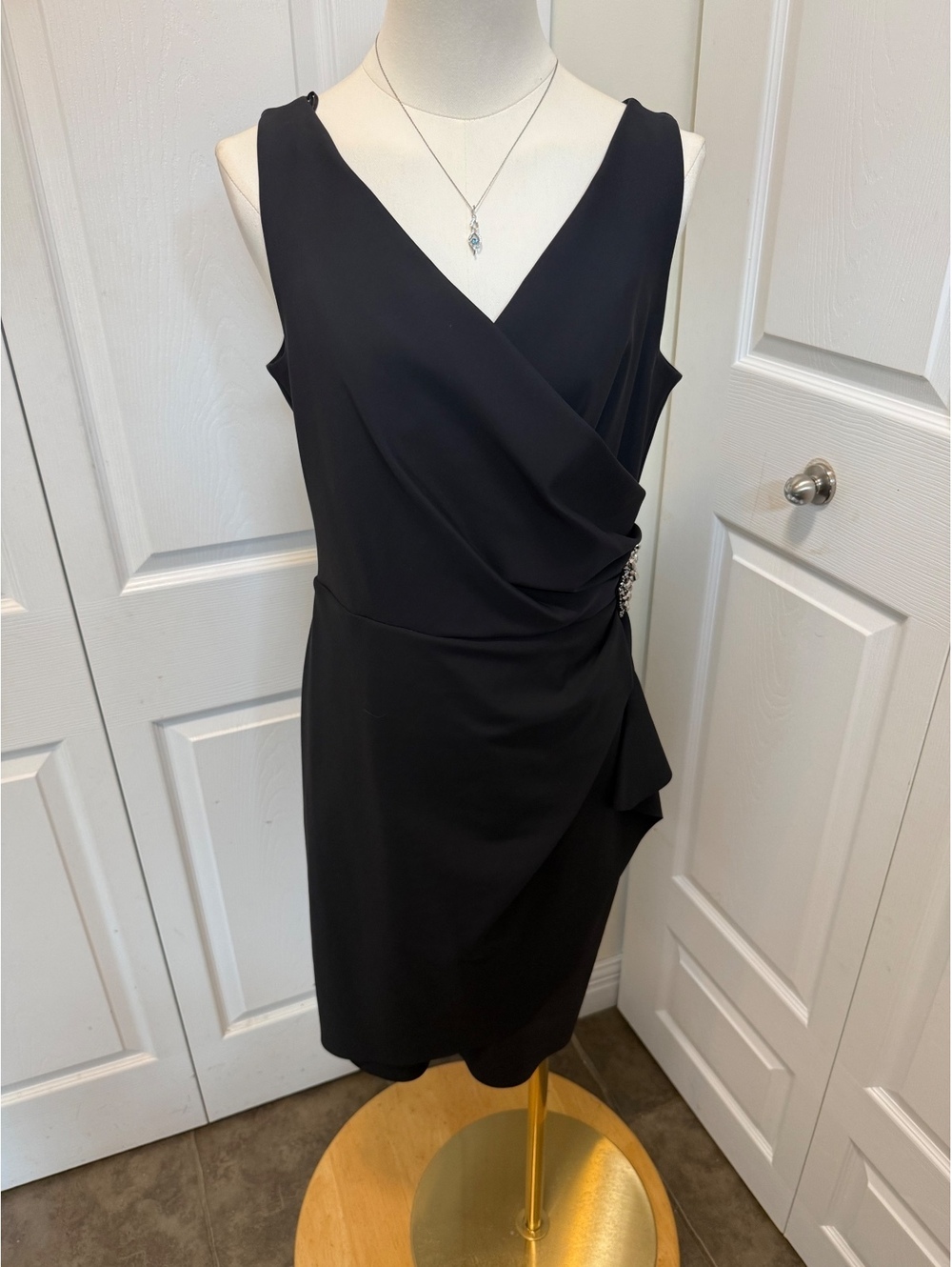Alex Evenings Black Sleeveless V-Neck Dress with Side Embellishment Size 10